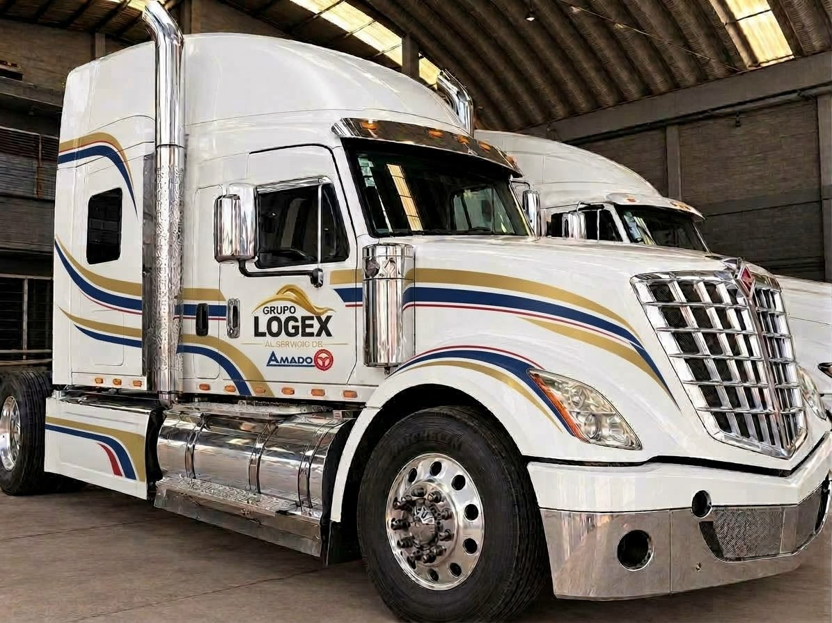 Tractocamión International LoneStar 2016 de Grupo Logex en el taller